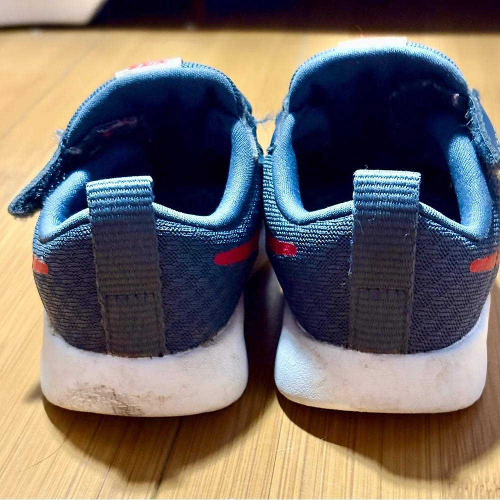 Nike‎ Gray Sneakers with Cushioned Midsole and Breathable Mesh